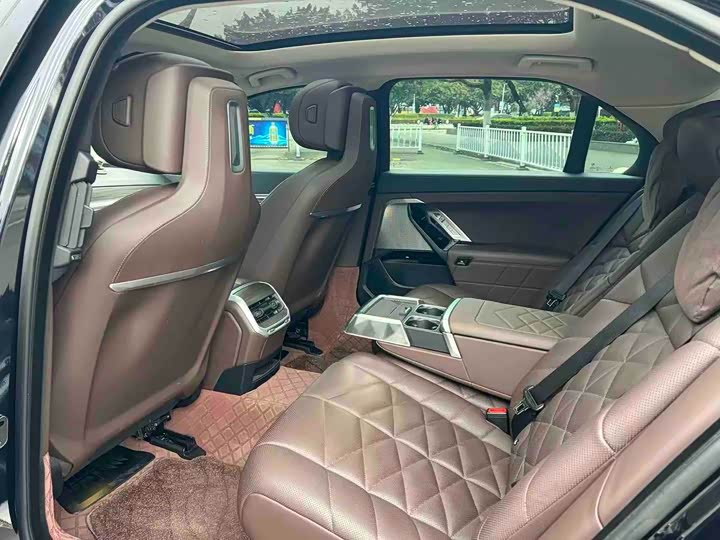 Фото 7 - BMW 7 Series