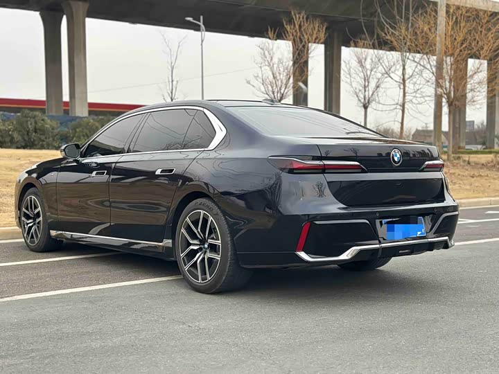 Фото 9 - BMW 7 Series