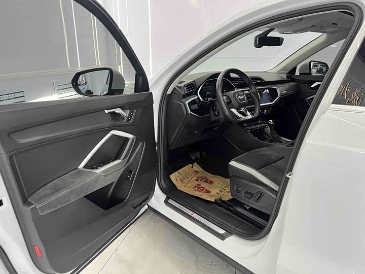 Фото 8 - Audi Q3