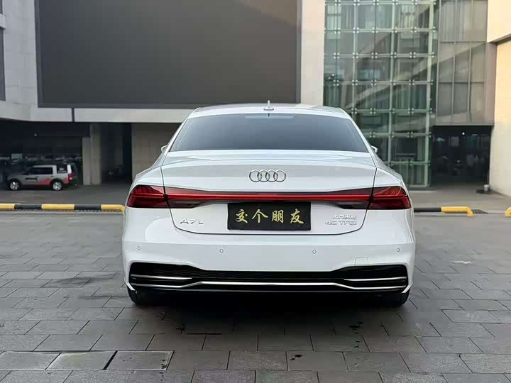 Фото 8 - Audi A7L