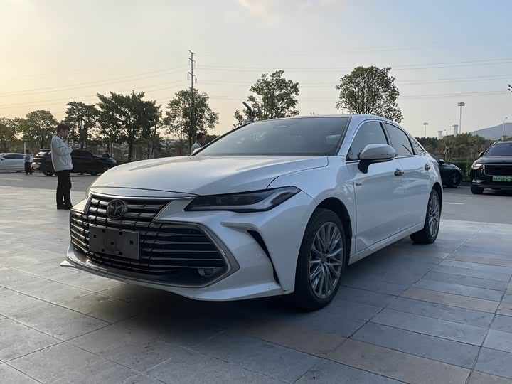 Фото 1 - Toyota Avalon