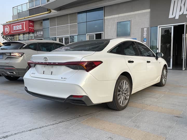 Фото 9 - Toyota Avalon