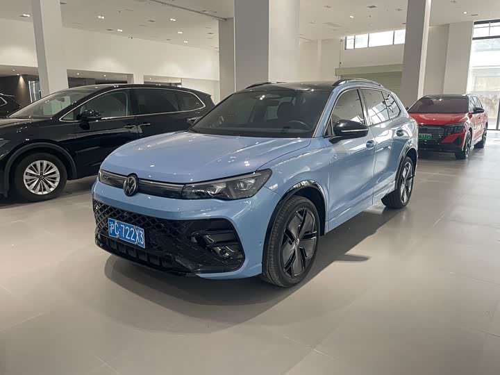 Фото 1 - Volkswagen Tiguan L Pro