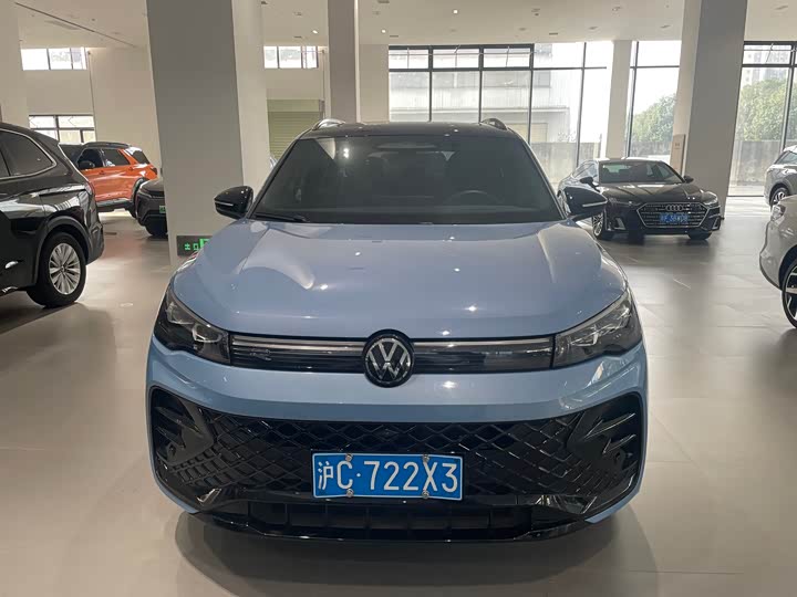 Фото 2 - Volkswagen Tiguan L Pro