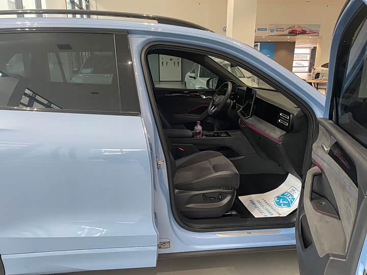 Фото 4 - Volkswagen Tiguan L Pro