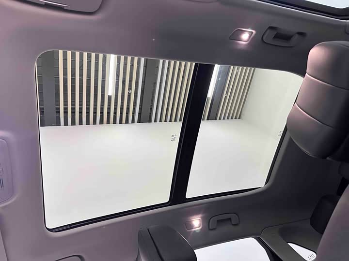 Photo 8 - Hongqi HS5