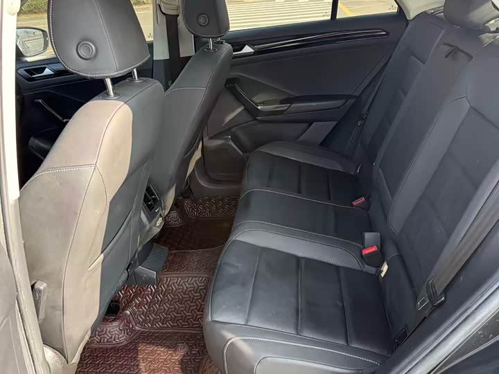 Фото 7 - Volkswagen T-Roc