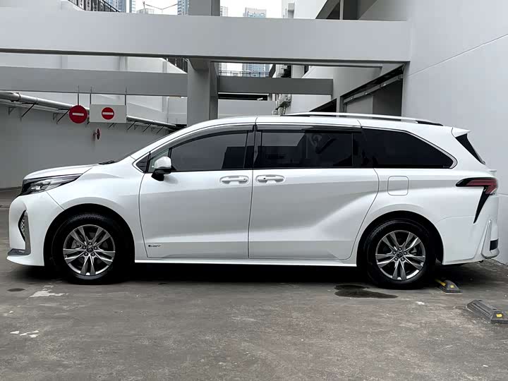 Фото 6 - Toyota Sienna