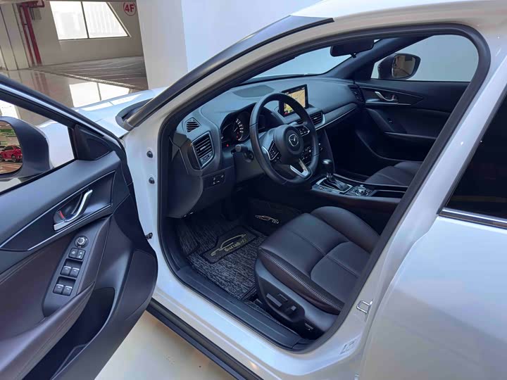 Фото 9 - Mazda CX-4