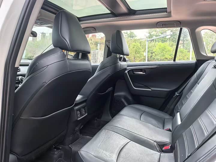 Фото 4 - Toyota Wildlander