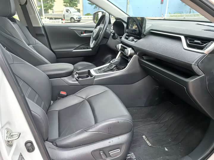 Фото 6 - Toyota Wildlander