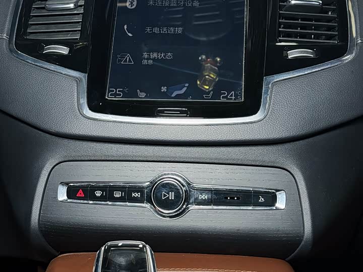 Фото 8 - Volvo XC90