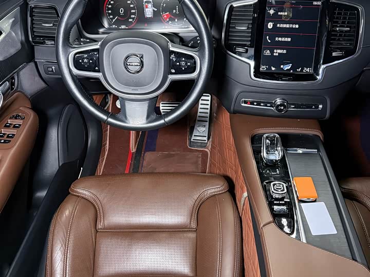 Фото 9 - Volvo XC90