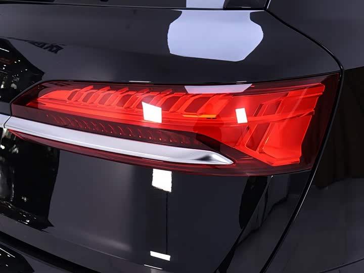 Фото 9 - Audi Q7