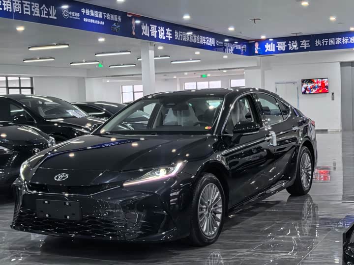 Фото 1 - Toyota Camry