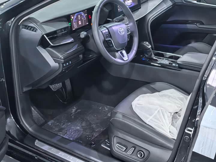 Фото 3 - Toyota Camry