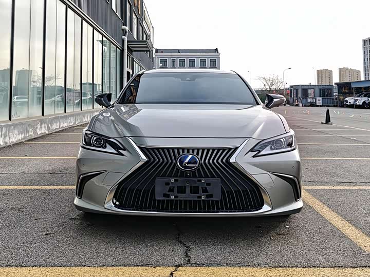 Фото 2 - Lexus ES