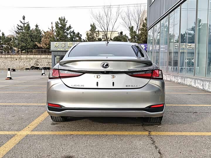 Фото 5 - Lexus ES