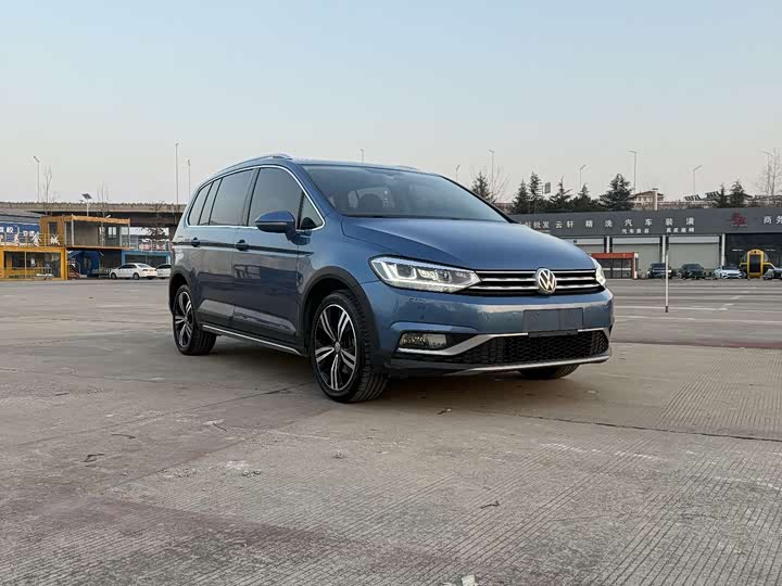 Фото 2 - Volkswagen Touran L