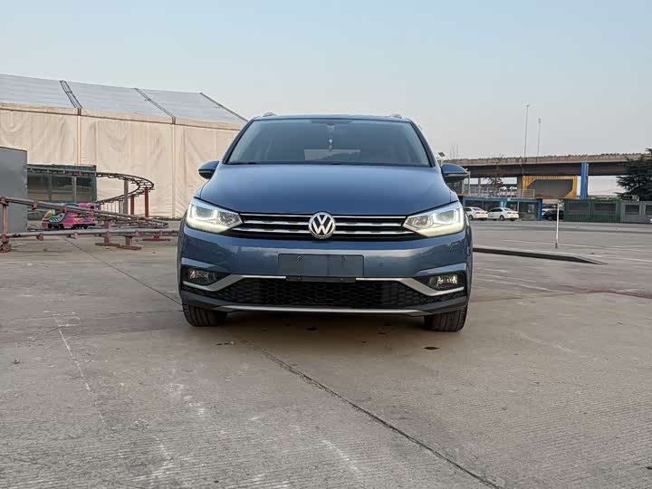 Фото 3 - Volkswagen Touran L