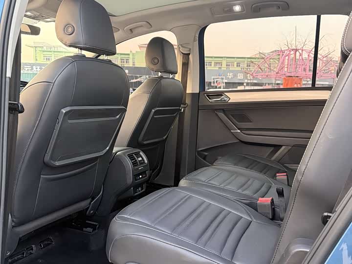 Фото 6 - Volkswagen Touran L