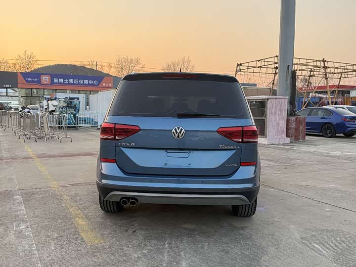 Фото 7 - Volkswagen Touran L