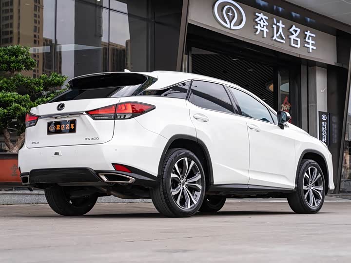 Фото 3 - Lexus RX