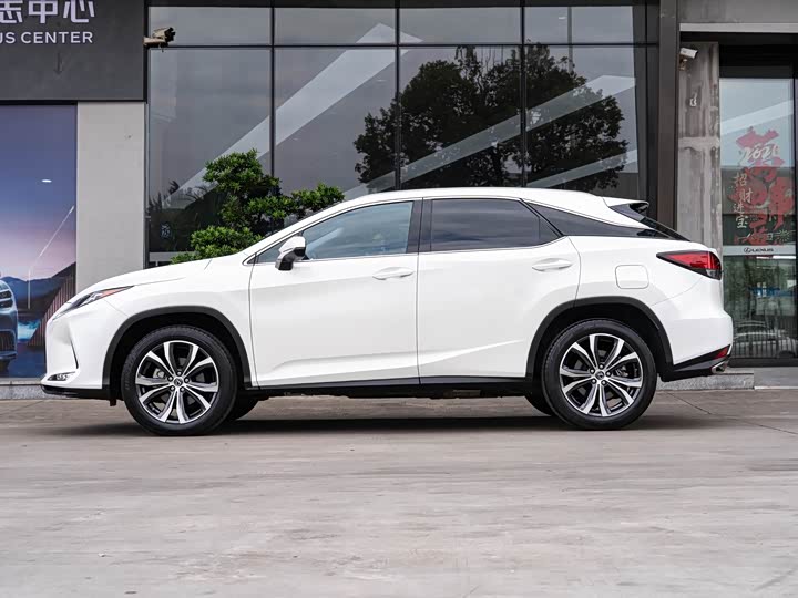 Фото 4 - Lexus RX