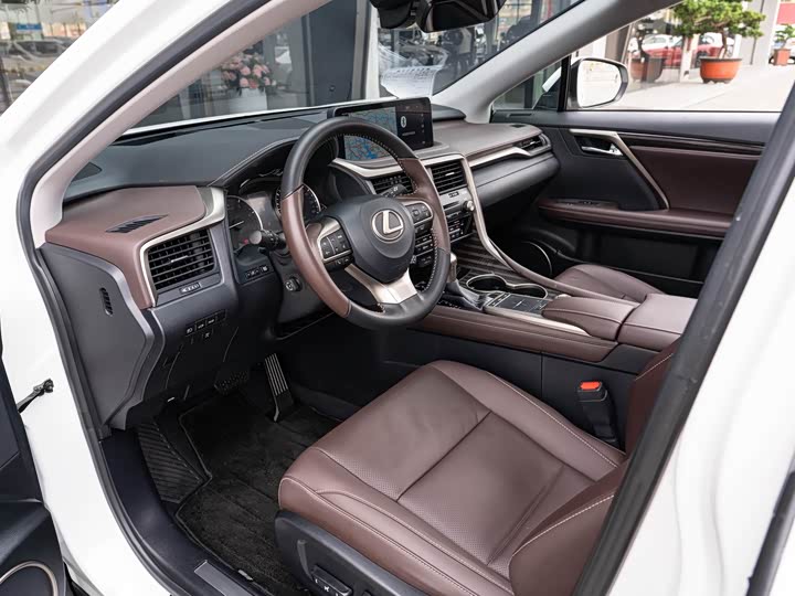 Фото 9 - Lexus RX