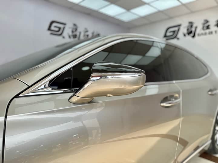 Фото 6 - Lexus LS