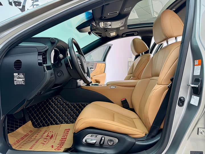 Фото 7 - Lexus LS