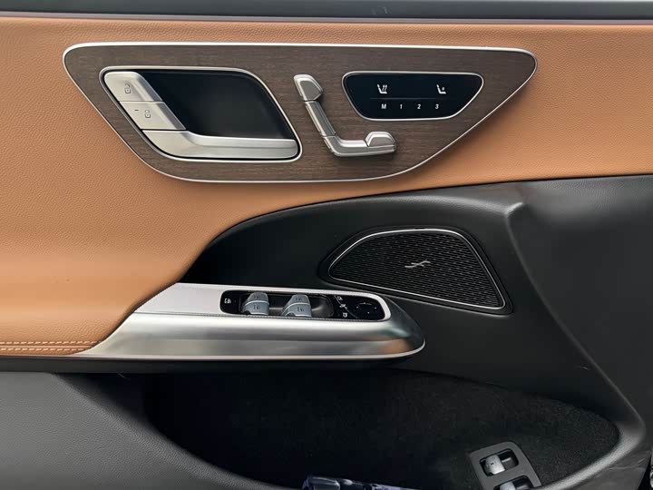 Фото 8 - Mercedes-Benz E-Class Hybrid