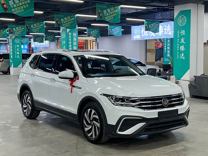 Фото 3 - Volkswagen Tiguan L Pro