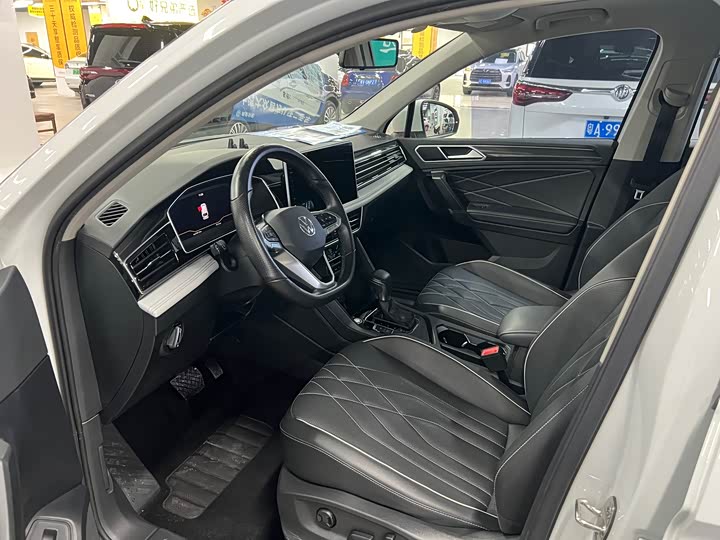 Фото 5 - Volkswagen Tiguan L Pro