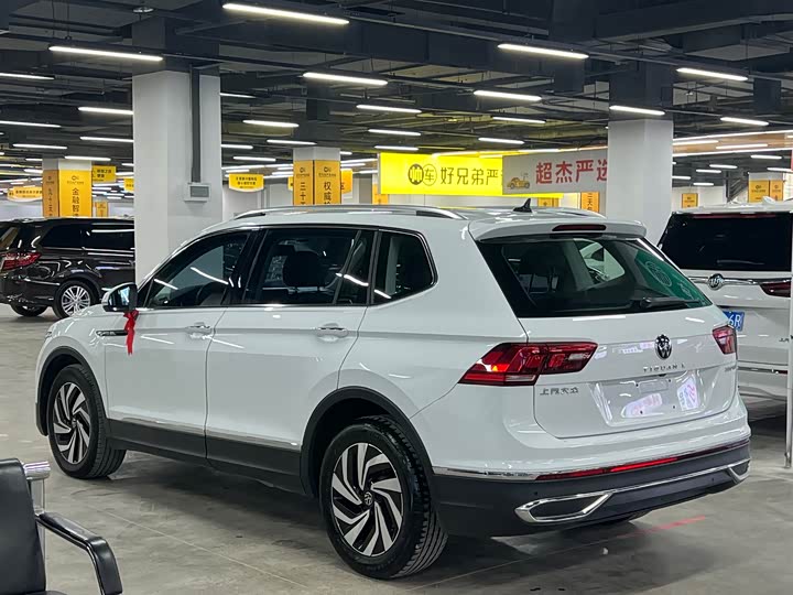 Фото 9 - Volkswagen Tiguan L Pro