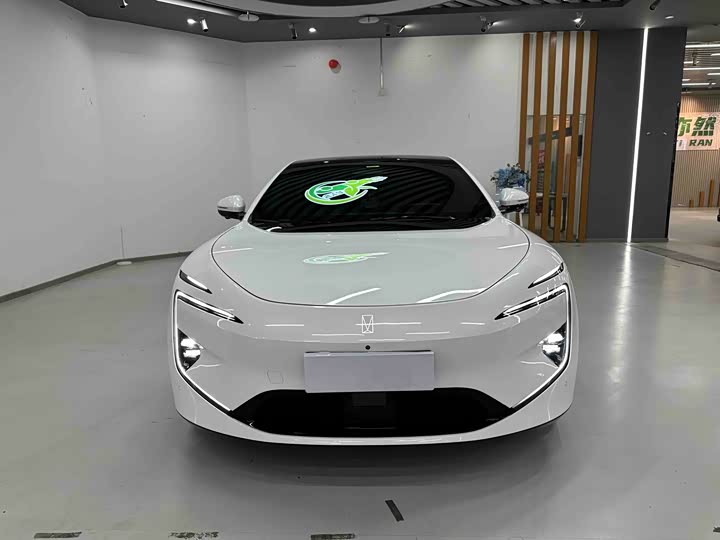 Фото 2 - Avatr 12