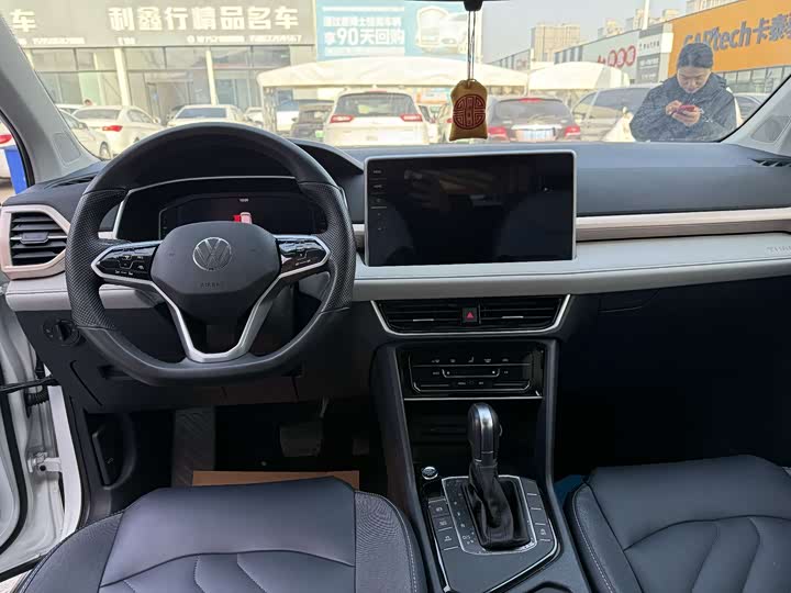 Фото 7 - Volkswagen Tharu