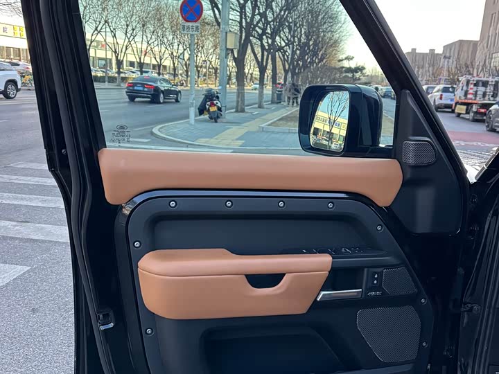 Фото 8 - Land Rover Defender