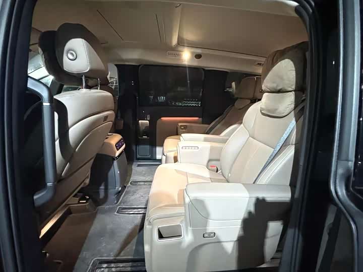 Фото 4 - LiXiang Mega