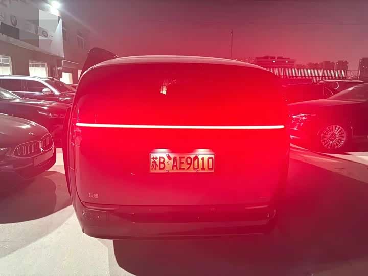 Фото 7 - LiXiang Mega