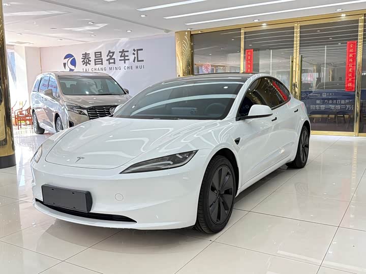 Фото 2 - Tesla Model 3