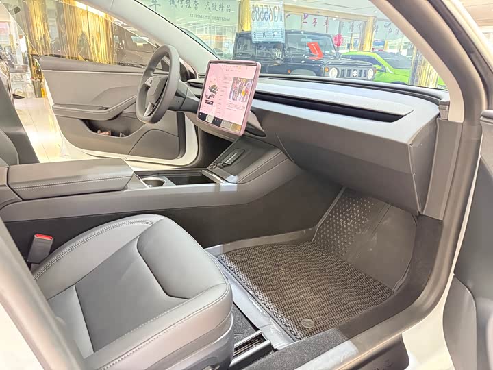 Фото 7 - Tesla Model 3