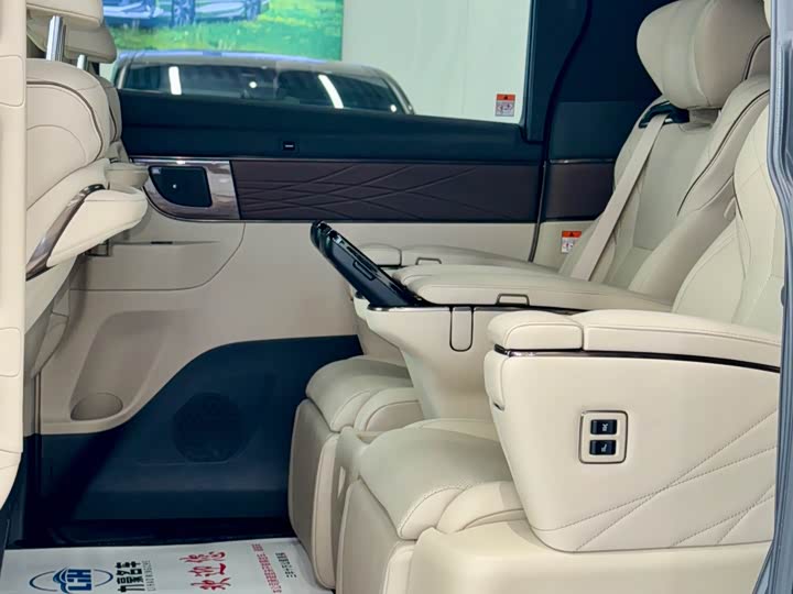 Фото 5 - Toyota Vellfire