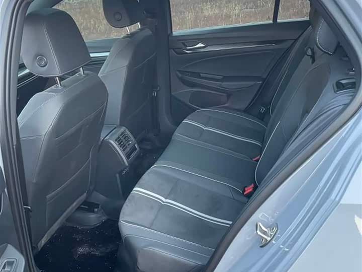 Фото 4 - Volkswagen Golf