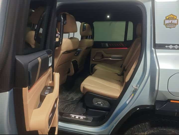 Фото 4 - BYD FangChengBao Leopard 8