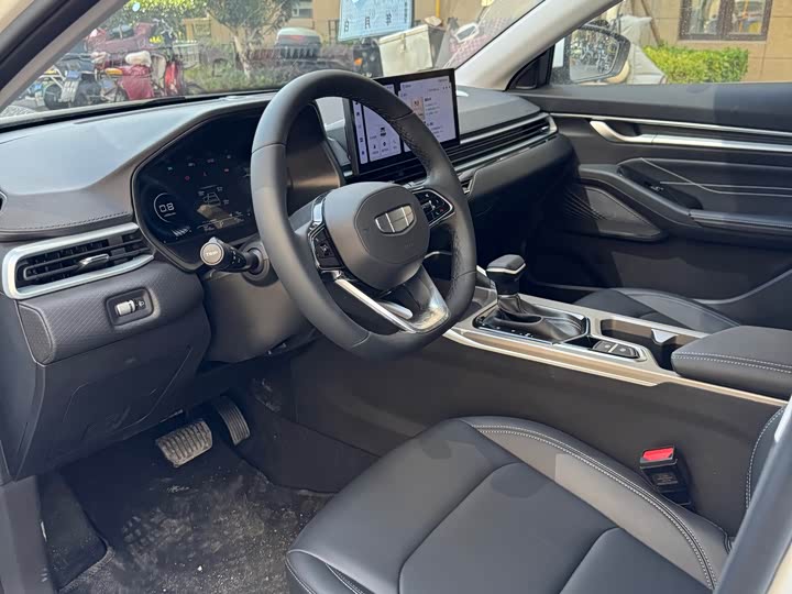 Фото 4 - Geely Emgrand