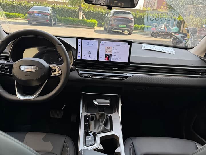 Фото 6 - Geely Emgrand