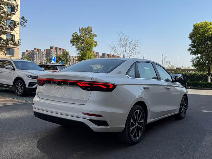 Фото 8 - Geely Emgrand