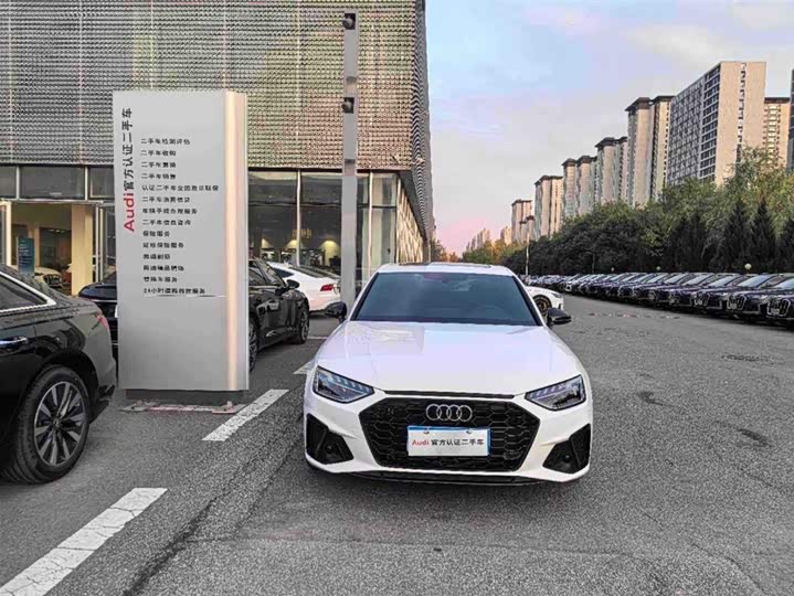 Фото 2 - Audi A4L