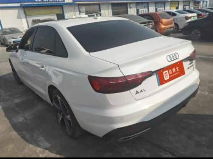 Фото 4 - Audi A4L